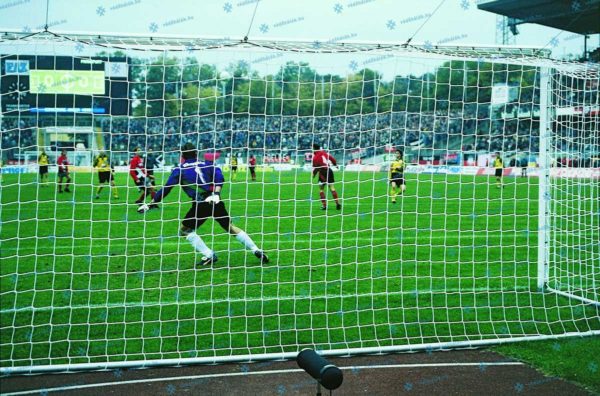 104_02_w_s7_labdarugo_kapuhalo_2